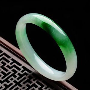 (超值推荐)糯冰种飘阳绿手镯(54.3mm)
