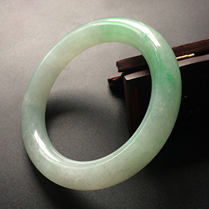 (超值推荐)糯冰种晴水飘翠圆条手镯(55mm)