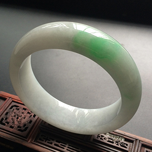 (超值推荐)糯冰种飘翠手镯(58.1mm)