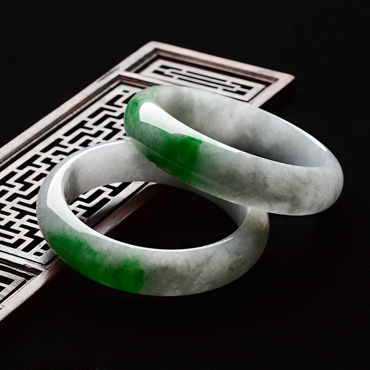 糯冰种晴水飘阳绿手镯(一对)(57mm/55.1mm）