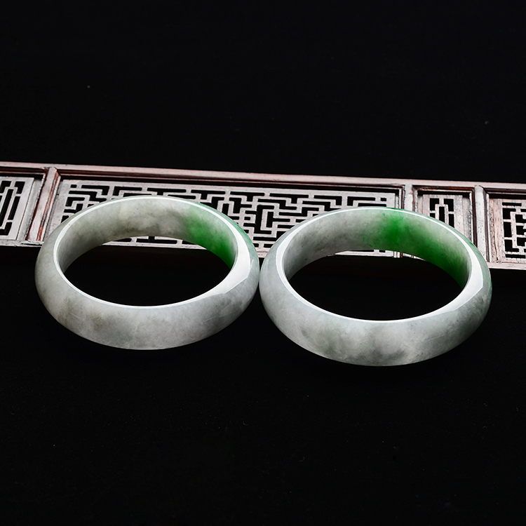 糯冰种晴水飘阳绿手镯(一对)(57mm/55.1mm）