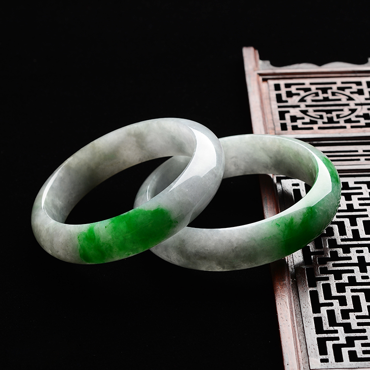 糯冰种晴水飘阳绿手镯(一对)(57mm/55.1mm）