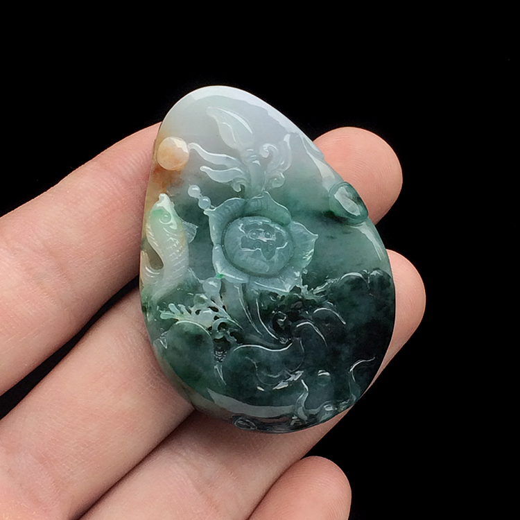 糯冰种飘花带黄翡年年有余挂件