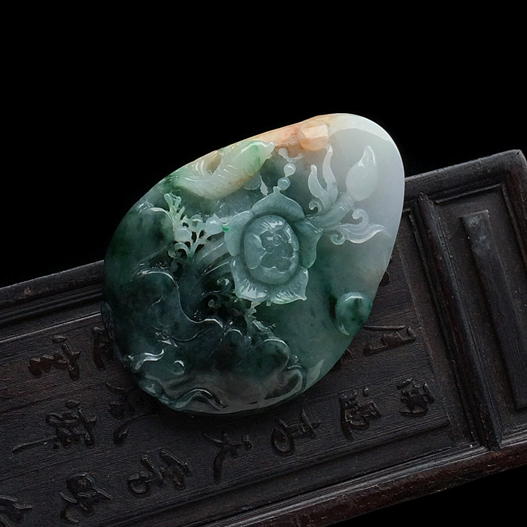糯冰种飘花带黄翡年年有余挂件