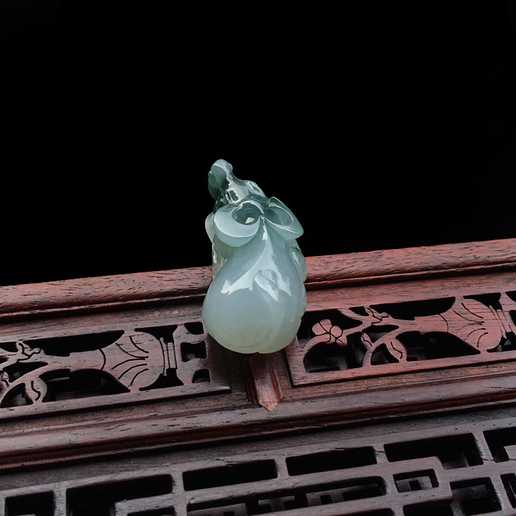 (超值推荐)糯冰种飘花牛气冲天挂件