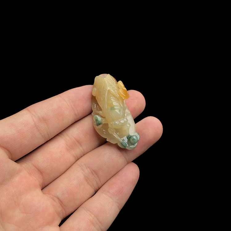 糯冰种黄翡飘花一夜成名挂件