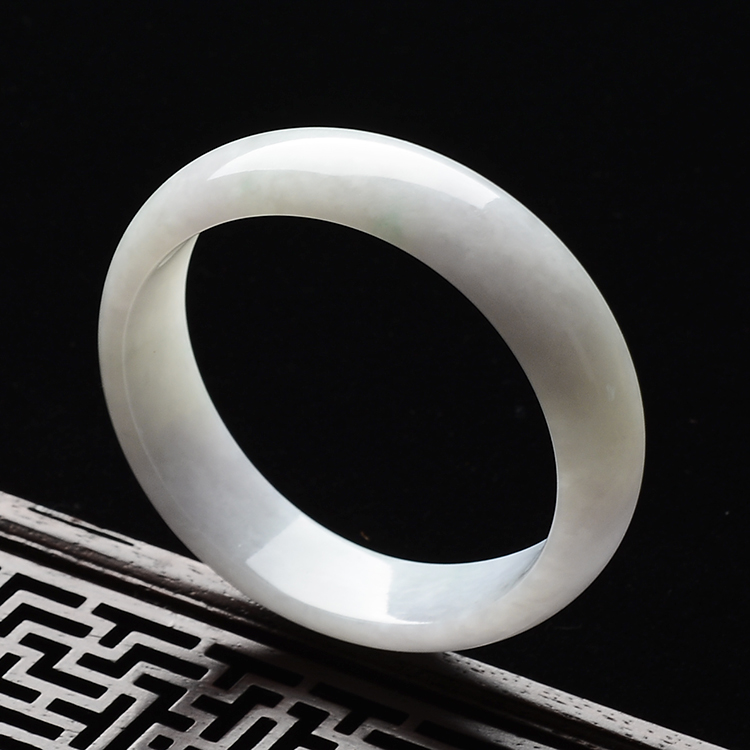 (超值推荐)糯冰种淡晴水贵妃镯(54mm-50.5mm)