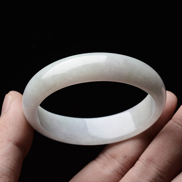 (超值推荐)糯冰种淡晴水贵妃镯(54mm-50.5mm)