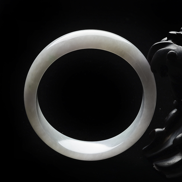 (超值推荐)糯冰种淡晴水贵妃镯(54mm-50.5mm)
