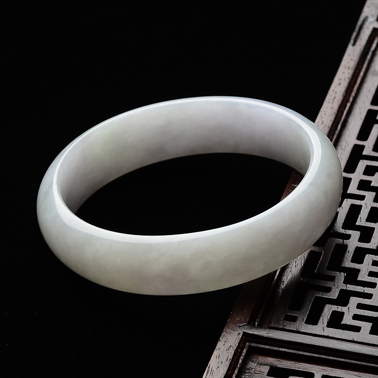 (超值推荐)糯冰种淡晴水贵妃镯(54mm-50.5mm)