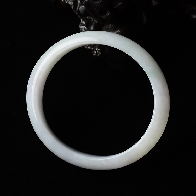 (超值推荐)糯冰种淡晴水贵妃镯(54mm-50.5mm)