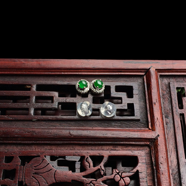 (超值推荐)冰种阳绿镶白金钻石耳钉(单价)