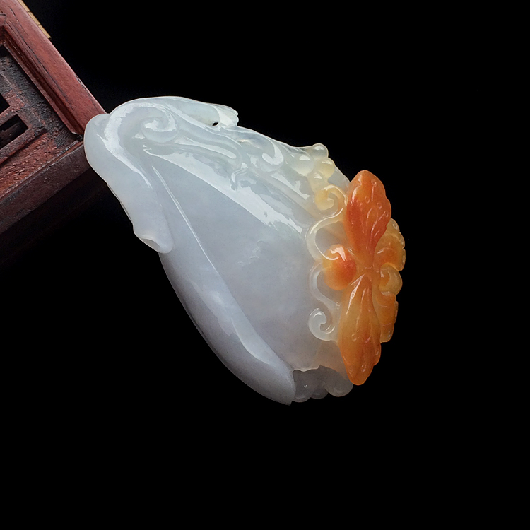 糯冰种红黄翡玉兰花挂件