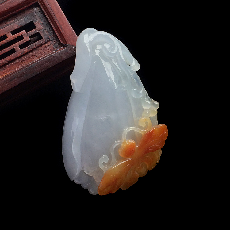 糯冰种红黄翡玉兰花挂件