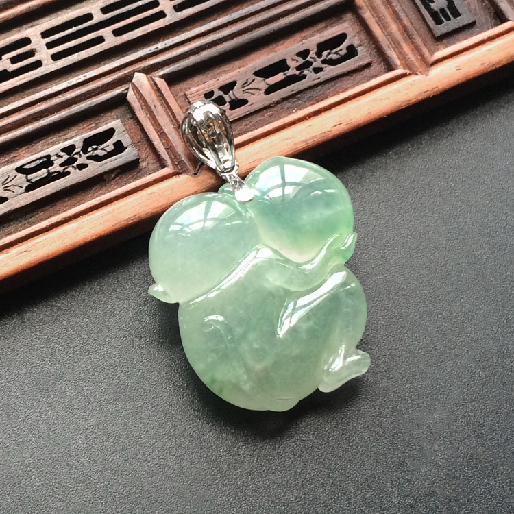 (超值推荐)糯冰种晴水略飘花灵猴献寿挂件