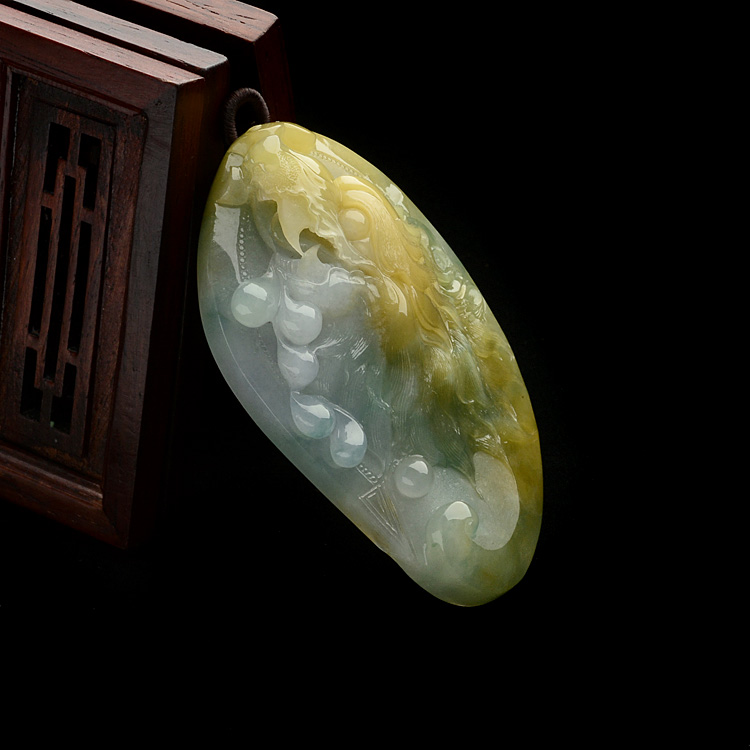 糯冰种黄翡飘花狼首挂件