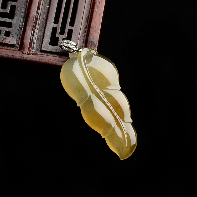 (超值推荐)冰种黄翡玉叶胸坠(镶白金扣)