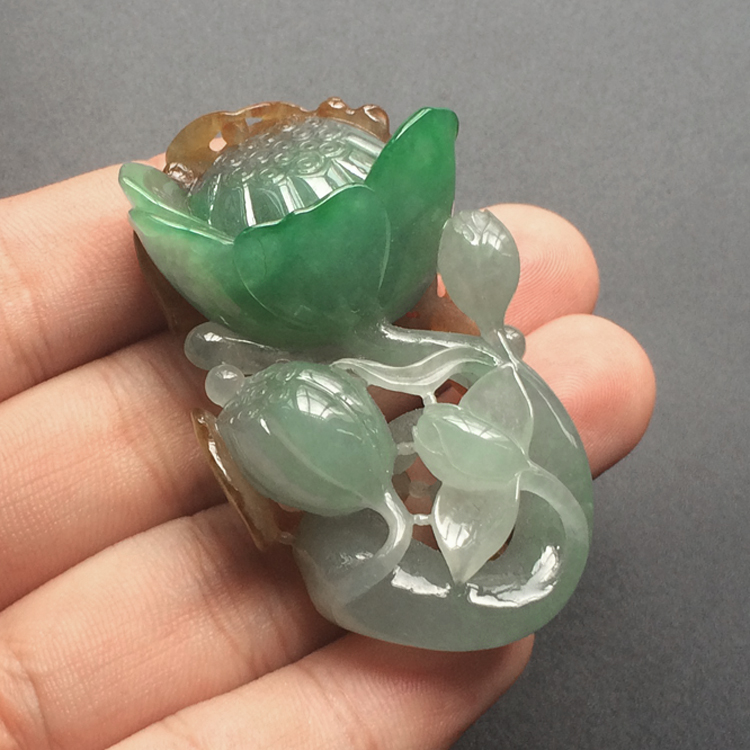 (超值推荐)糯冰种褐黄加绿年年有余挂件
