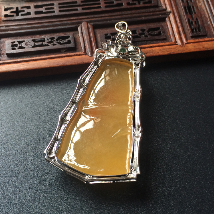 (超值推荐)糯冰种黄翡镶白金钻石节节高胸坠