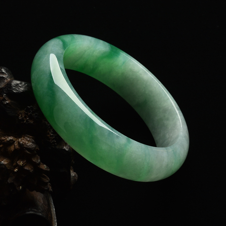 (超值推荐)糯冰种翠色手镯(58.4mm)