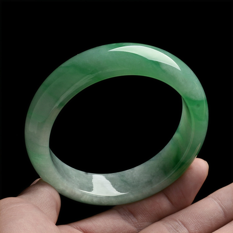 (超值推荐)糯冰种翠色手镯(58.4mm)