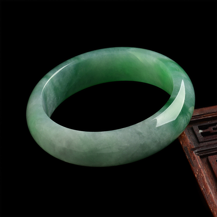 (超值推荐)糯冰种翠色手镯(58.4mm)