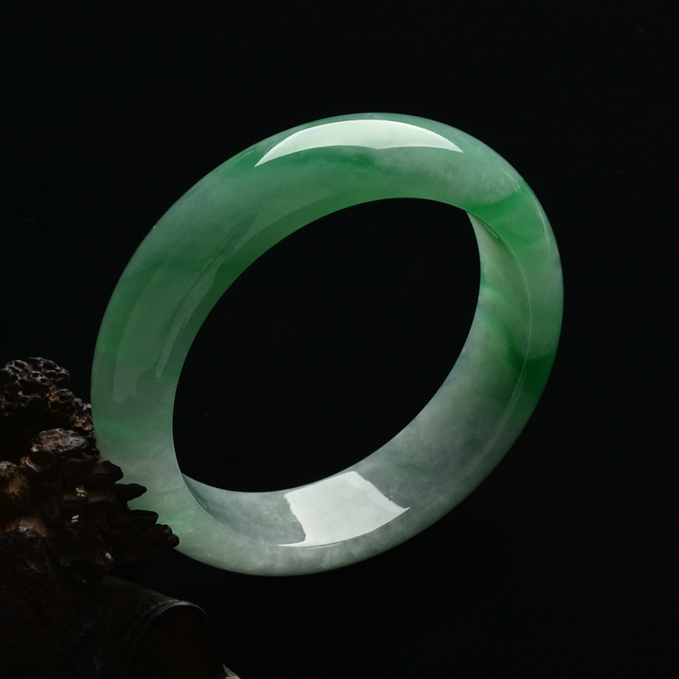 (超值推荐)糯冰种翠色手镯(58.4mm)