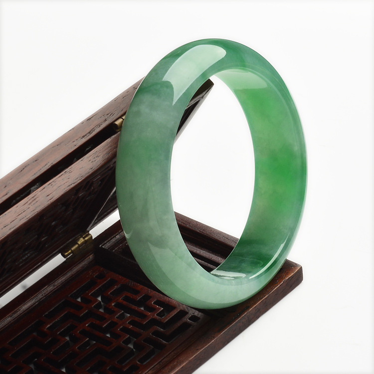 (超值推荐)糯冰种翠色手镯(58.4mm)