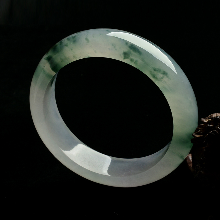 (超值推荐)冰种飘绿花手镯(57.4mm)