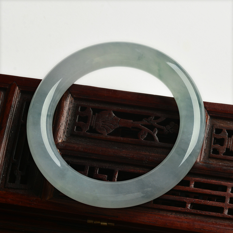 (超值推荐)冰种飘花圆条手镯(55.1mm)