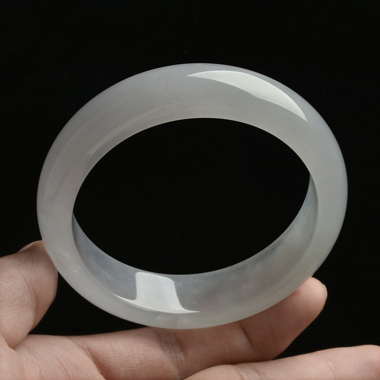 （超值推荐）糯冰种淡晴水手镯（57.2mm）