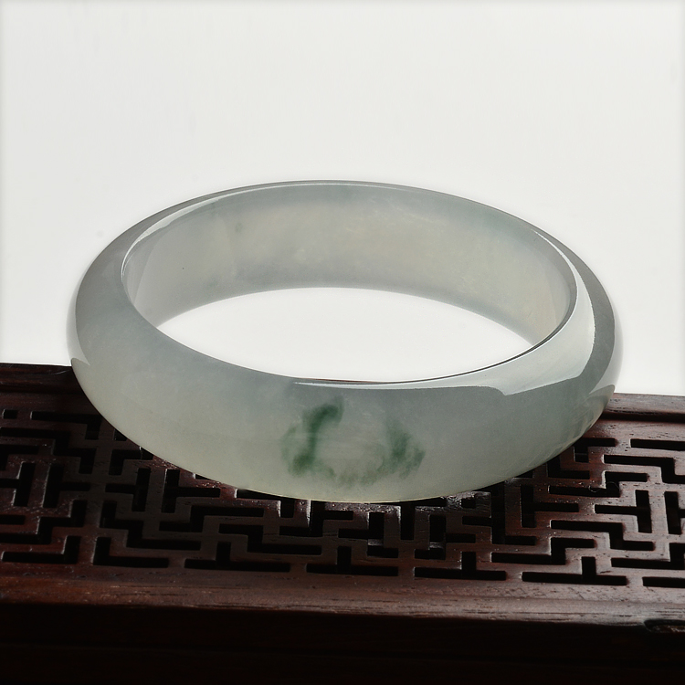 （超值推荐）糯冰种飘花手镯(58.3mm）
