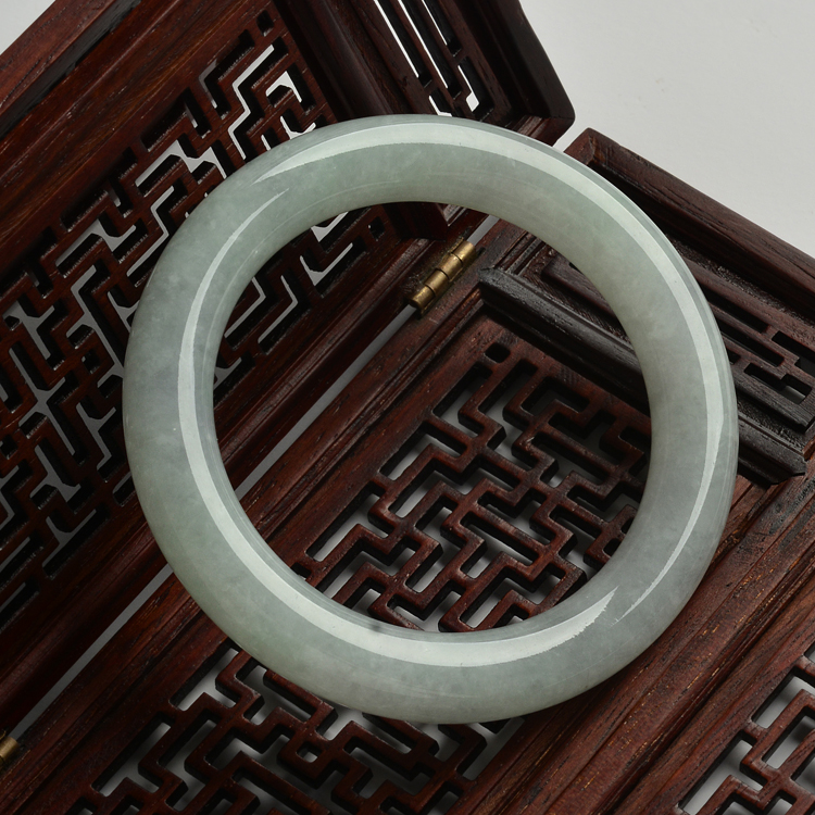 (超值推荐)糯冰种淡晴水圆条手镯(57.1mm)