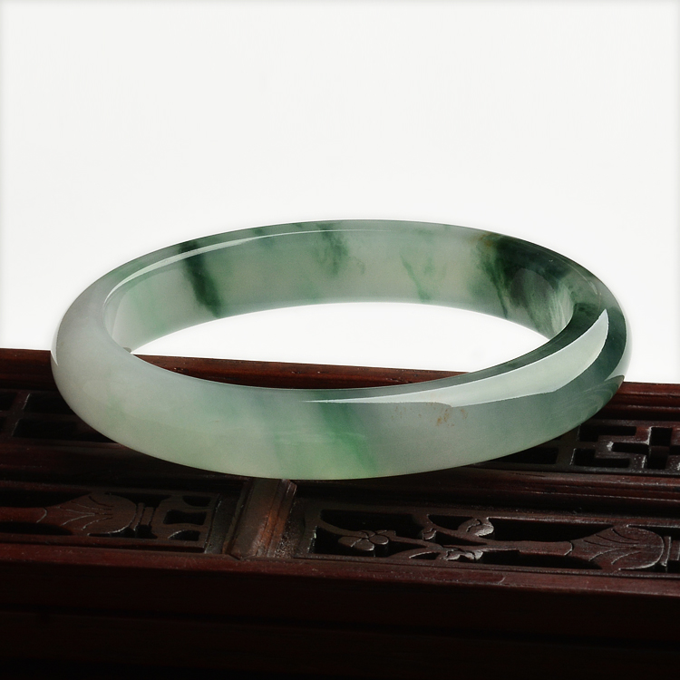 （超值推荐）冰种飘花贵妃手镯（55.7mm-46.9mm)