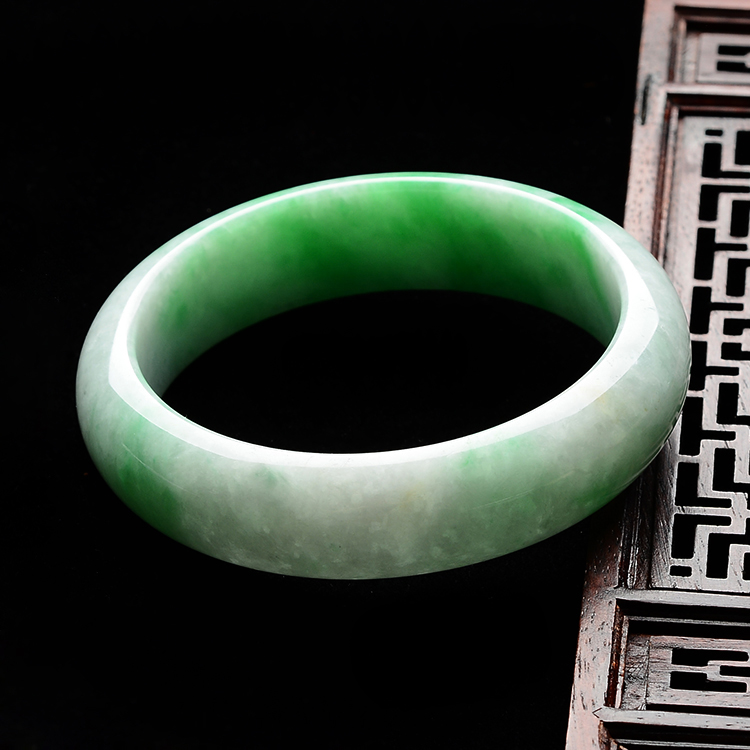 (超值推荐)糯冰种飘翠手镯(62mm)
