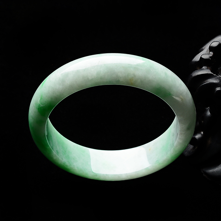 (超值推荐)糯冰种飘翠手镯(62mm)