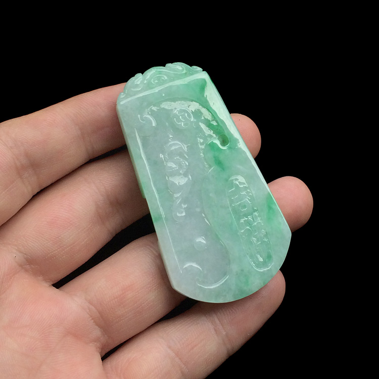 糯冰种飘翠龙凤呈祥挂件