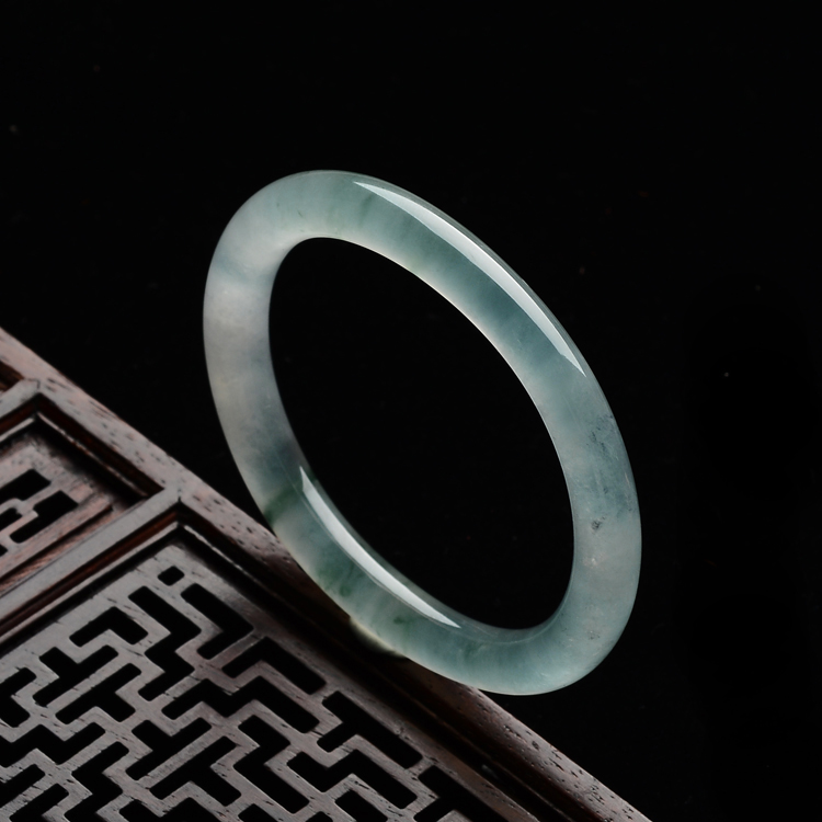 (超值推荐)冰种飘花圆条贵妃镯(51.5mm-42mm)
