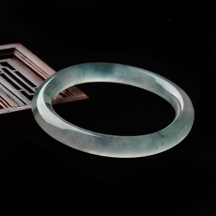 (超值推荐)冰种飘花圆条贵妃镯(51.5mm-42mm)