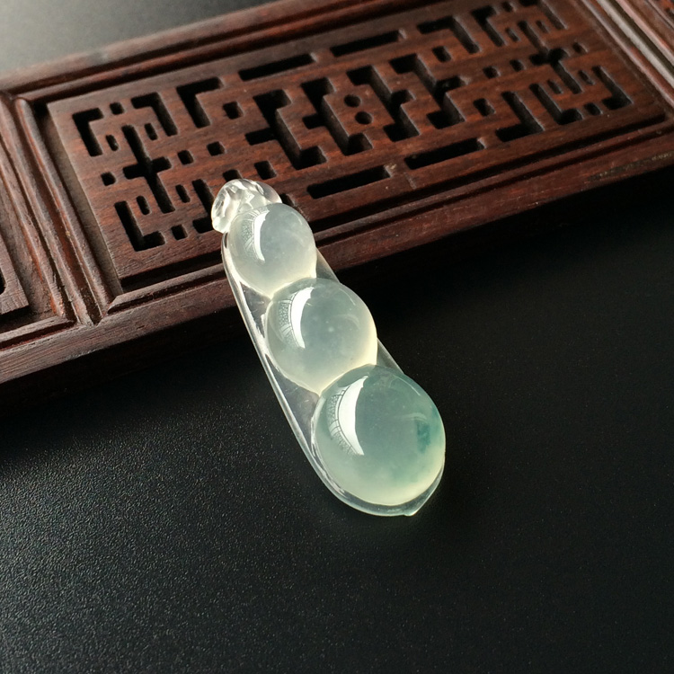 (超值推荐)冰种飘花四季豆挂件