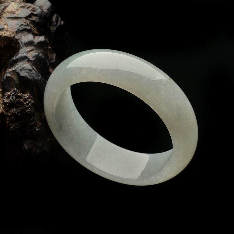 (超值推荐)糯冰种略飘花手镯(54.5mm)
