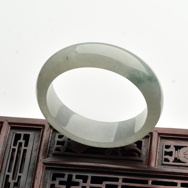 (超值推荐)糯冰种略飘花手镯(54.5mm)