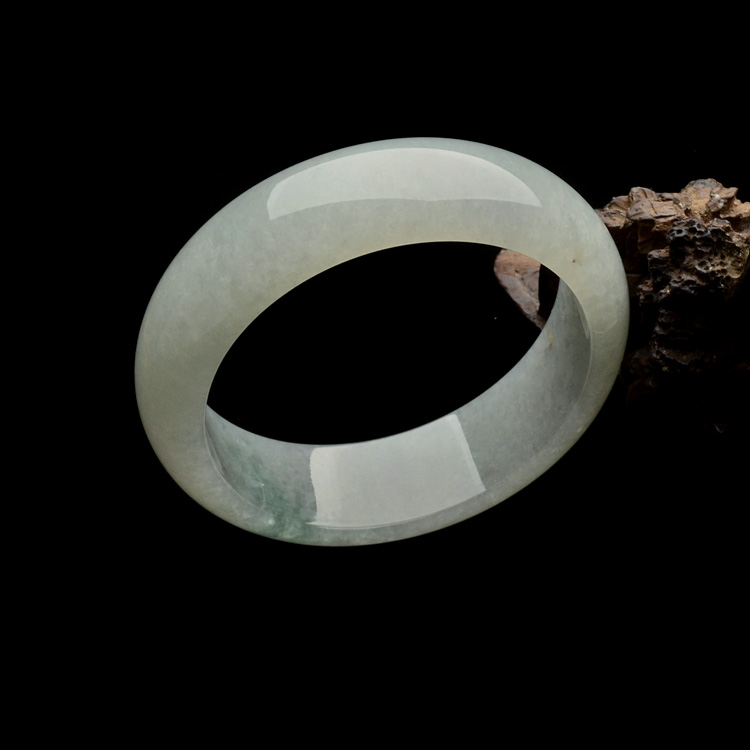 (超值推荐)糯冰种略飘花手镯(54.5mm)