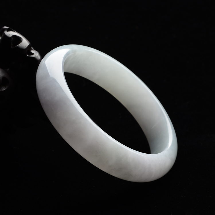 (超值推荐)糯冰种淡晴水手镯(54.8mm)