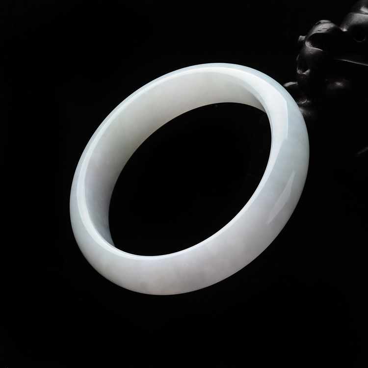 (超值推荐)糯冰种淡晴水手镯(54.8mm)