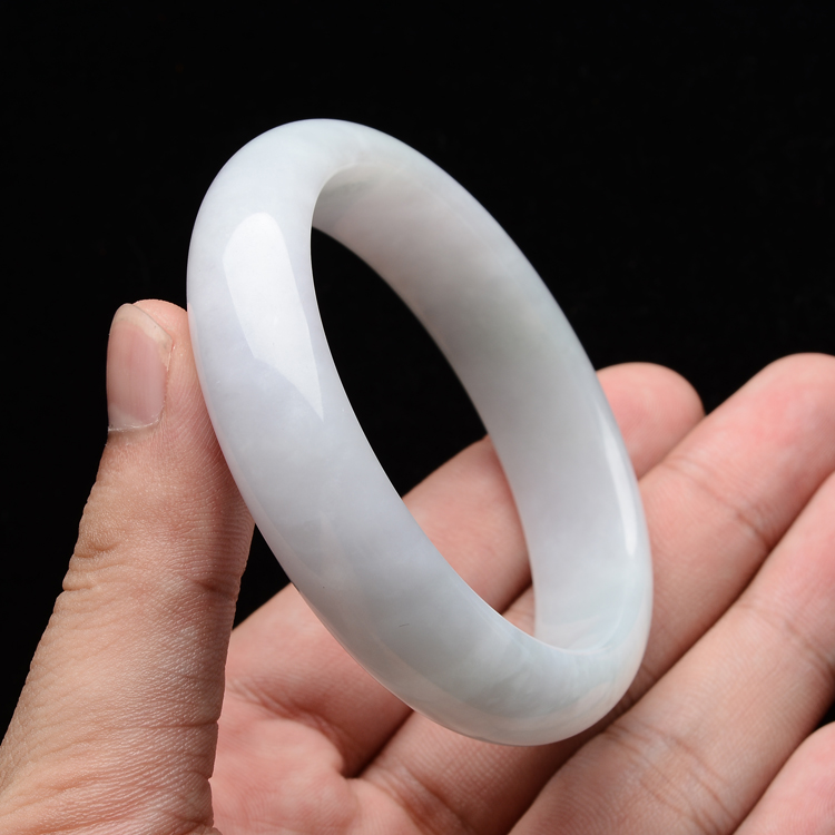 (超值推荐)糯冰种淡晴水手镯(54.8mm)