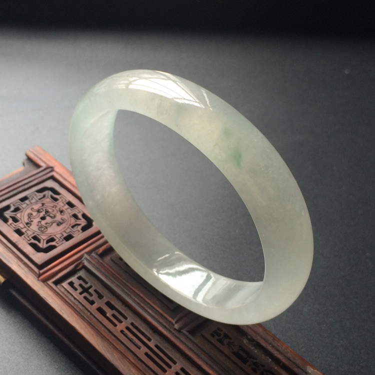 (超值推荐)冰种略飘花贵妃镯(54mm-46mm)