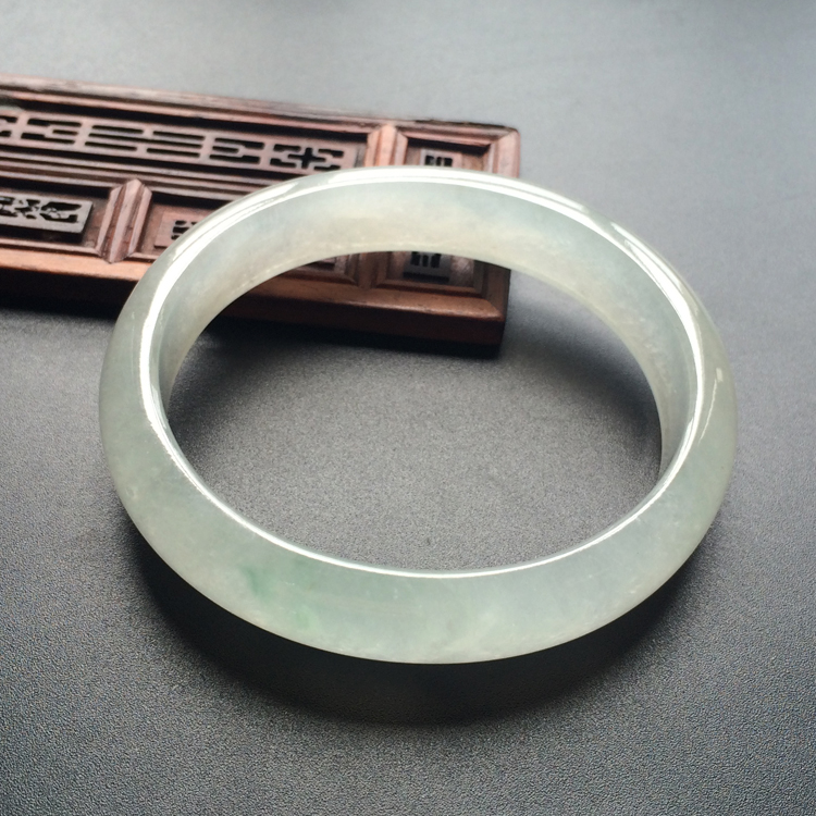 (超值推荐)冰种略飘花贵妃镯(54mm-46mm)