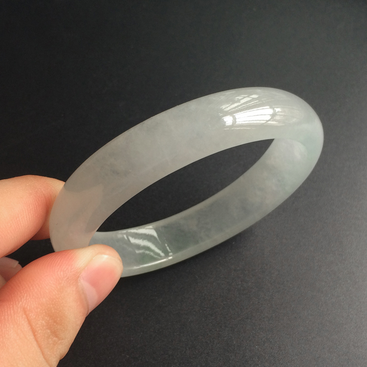 (超值推荐)冰种略飘花贵妃镯(54mm-46mm)