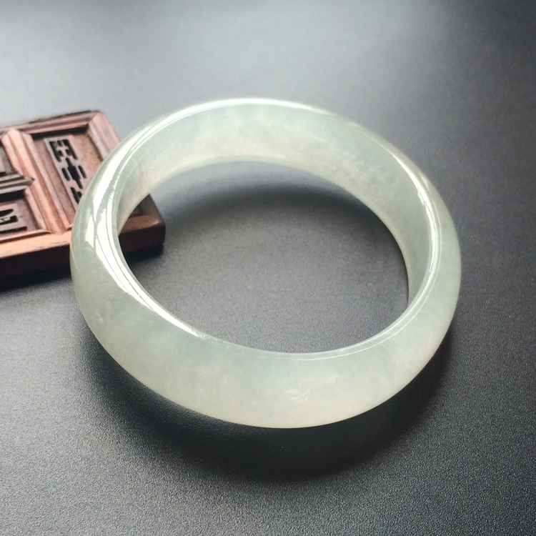 (超值推荐)冰种略飘花贵妃镯(54mm-46mm)